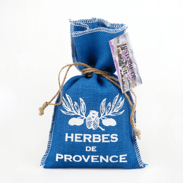 Sachet en jute bleu contenant un mélange d'herbes de Provence
