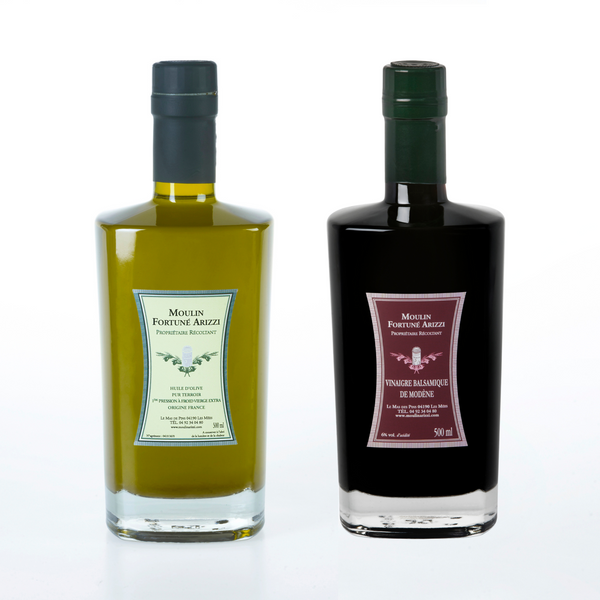 Elegantes bouteilles d'huile d'oilve vierge extra et de vinaigre balsamique
